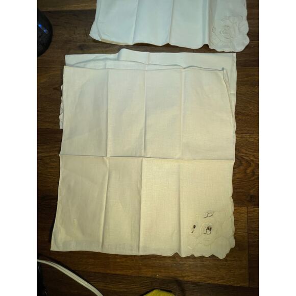 Lot of 4 vintage Hankerchiefs - Picture 10 of 16